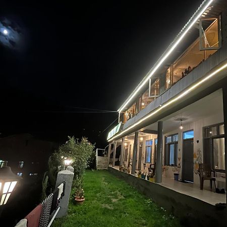 Young Monk Hostel & Cafe Old Manali Экстерьер фото