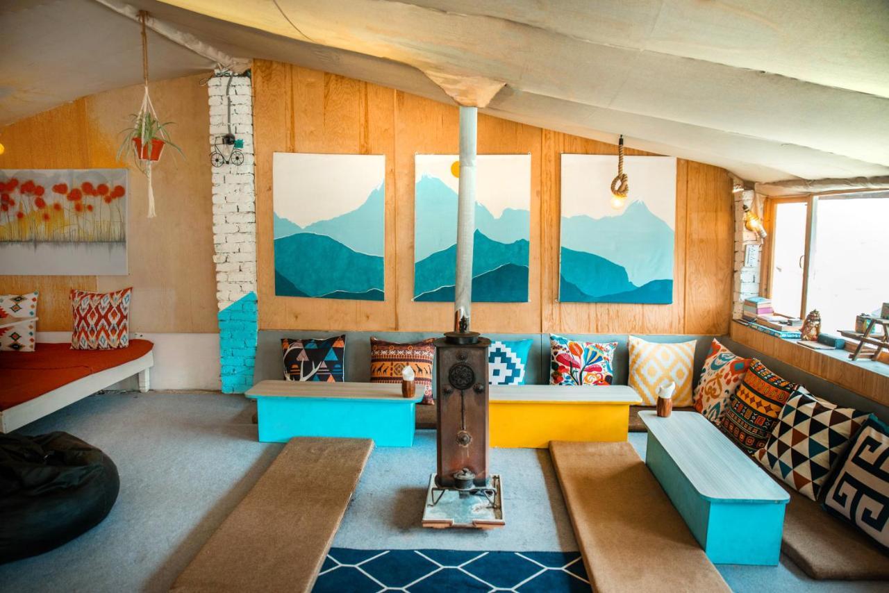 Young Monk Hostel & Cafe Old Manali Экстерьер фото