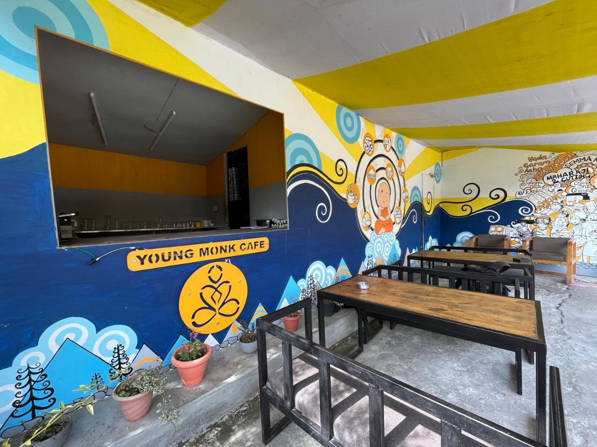 Young Monk Hostel & Cafe Old Manali Экстерьер фото