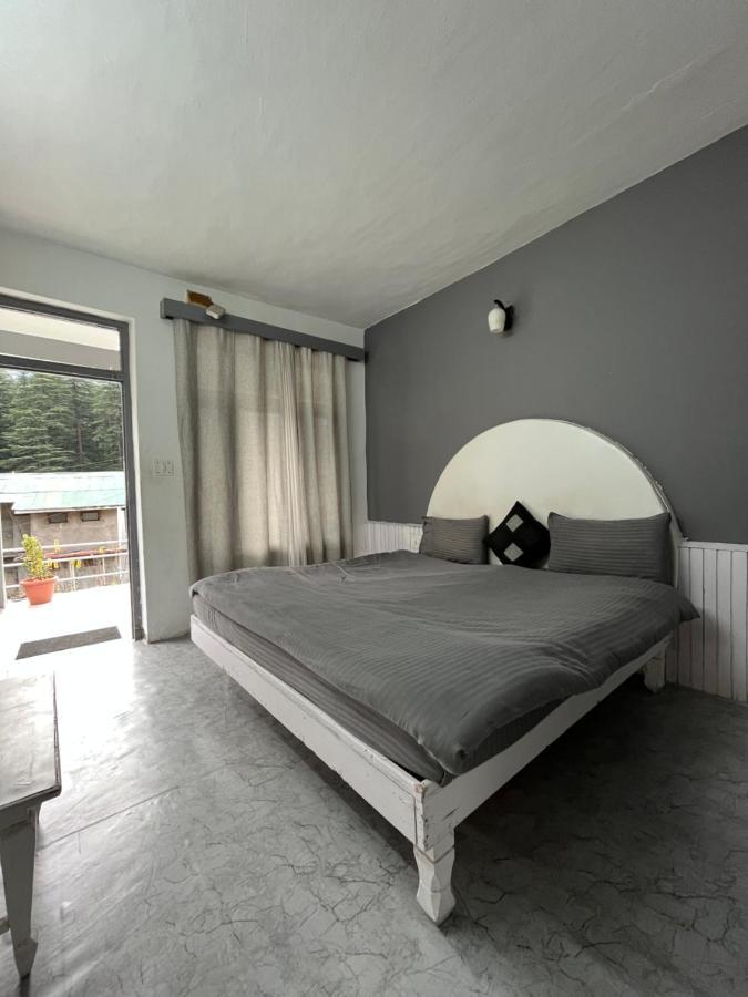 Young Monk Hostel & Cafe Old Manali Экстерьер фото